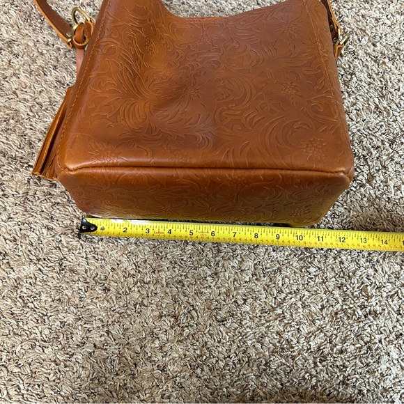 Portland Leather Goods Butterfly Bucket crossbody embossed tooled bag w/ tassel - Picture 9 of 11